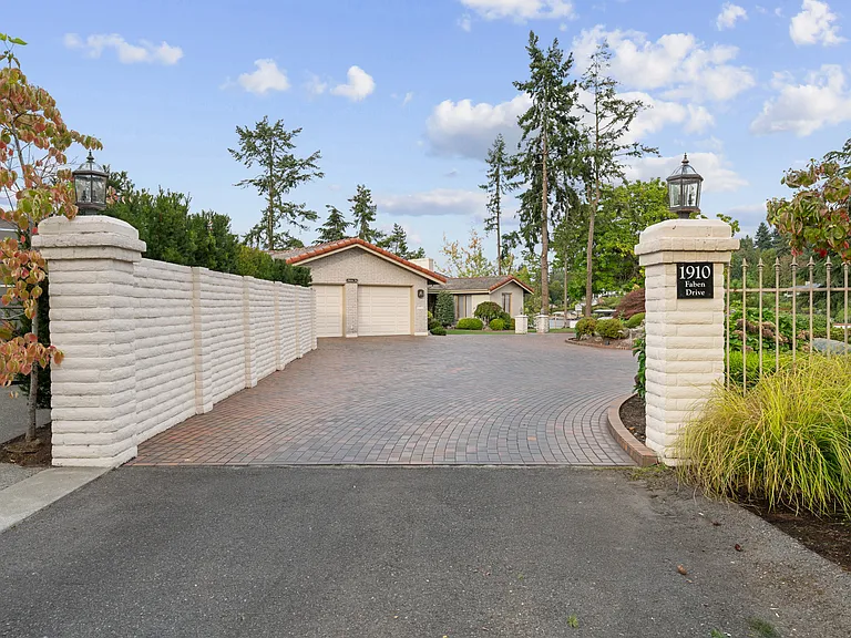1910 Faben Dr — Photo 23