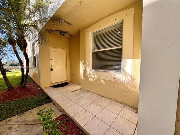 4th image of 2433 Pasadena Way