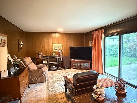 4th image of 3205 N Volz Dr E
