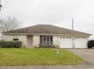 130 Oleander St, Lake Jackson, TX 77566