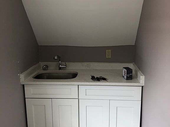 5th image of 36 Charles St Floor 3