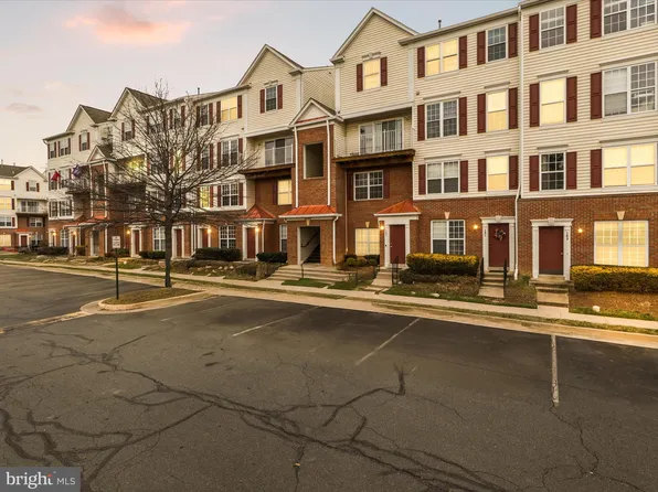2497 Angeline Dr APT 302, Herndon, VA 20171