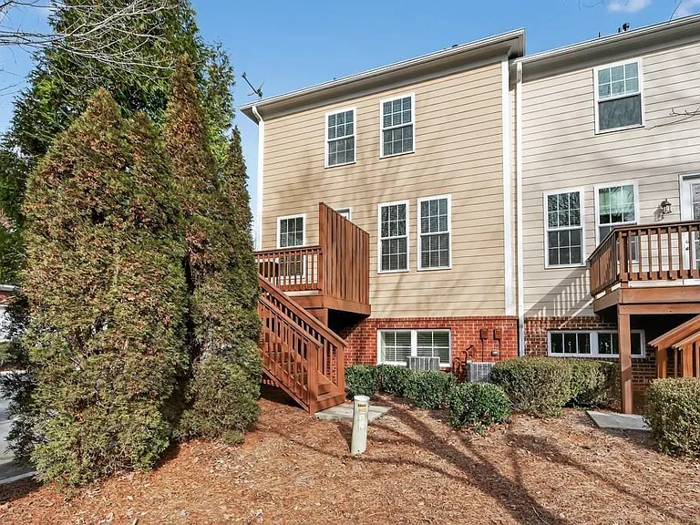 7205 Lowery Oak Dr — Photo 37