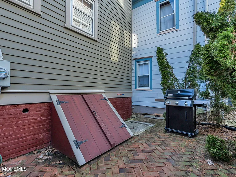 62 Webb Ave — Photo 23