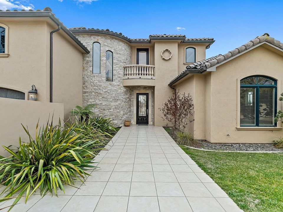 1st image of 982 Coral Dr