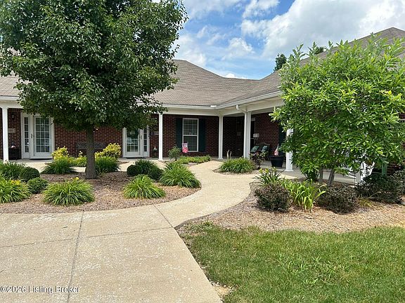 2nd image of 850 Garden Pointe Dr