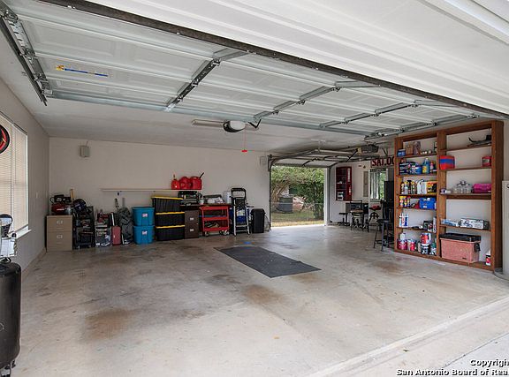 3rd image of 1001 River Oak Dr