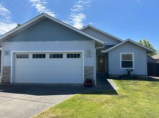 1612 SW Waterstone Dr, Grants Pass, OR 97527