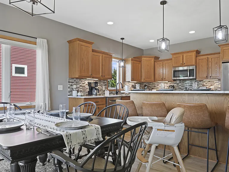 1016 Peterson Dr — Photo 23
