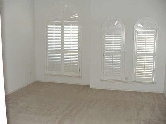 2nd image of 320 Leisure Ln