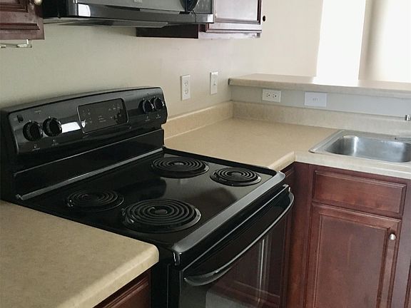 3rd image of 634 Wyndhurst Dr APT G