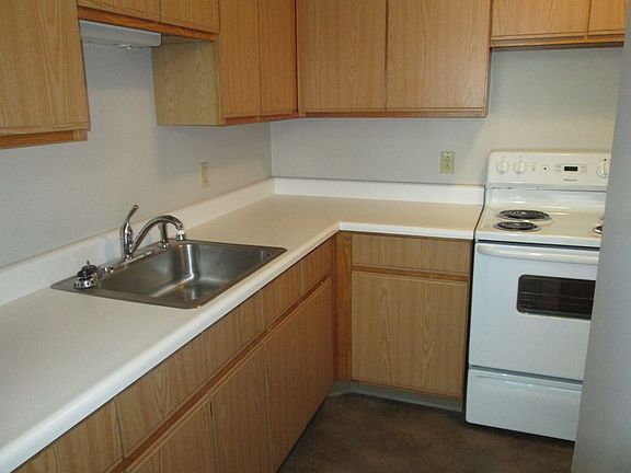 4th image of 500 Maine St #208