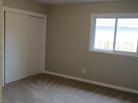 5th image of 921 E Park Ave