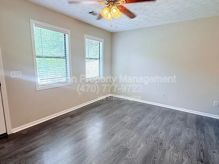 1670 Lakeside Trl — Photo 3