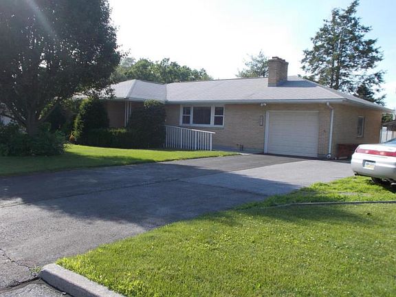 2nd image of 801 Skyline Dr