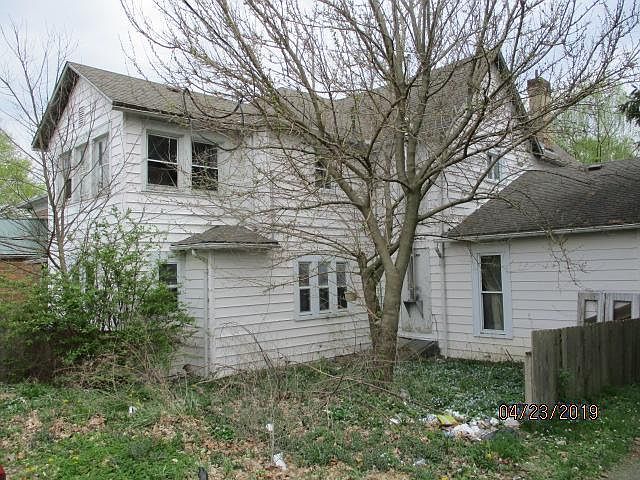 2nd image of 207 S Main St
