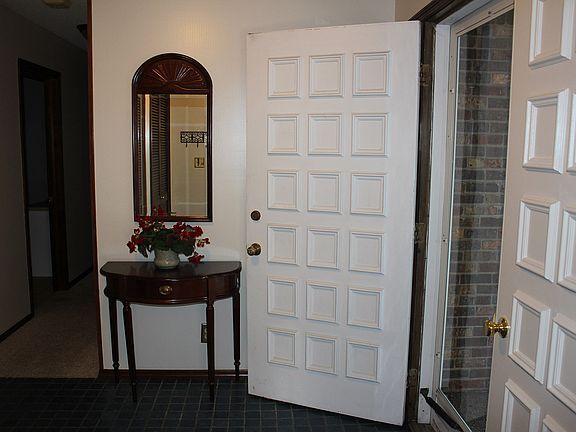 4th image of 2504 W Yorkshire Dr