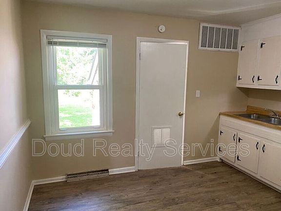 3rd image of 219 Edison Ave