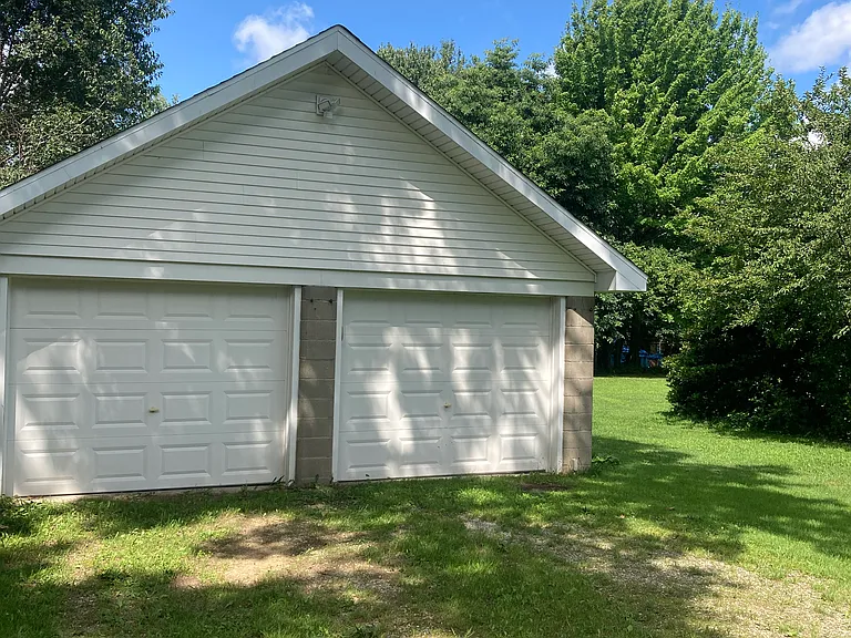 9816 Bateman Ave — Photo 3