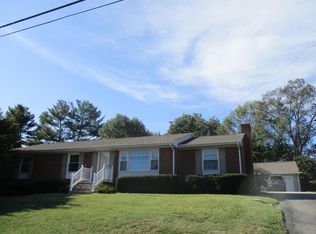 4865 Westhill Dr, Roanoke, VA 24018