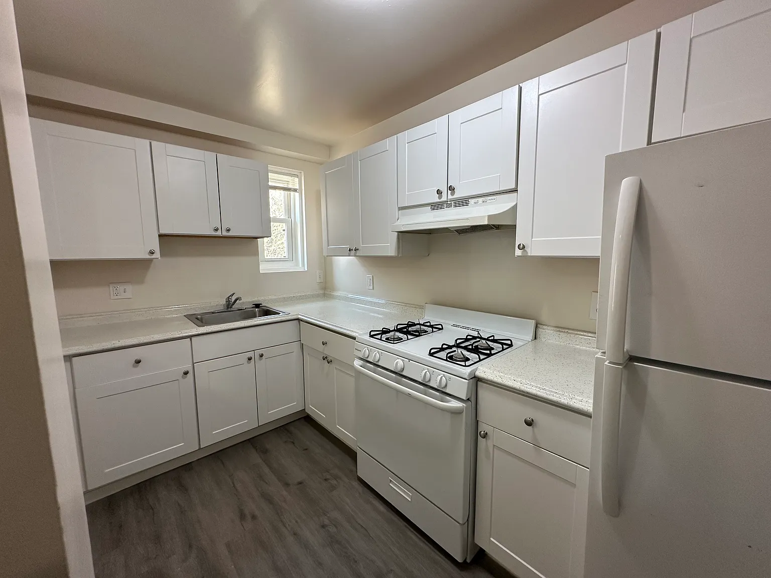 4 bed, 989 sqft, $3,600 — Photo 1