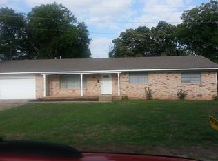 601 E Park Ave, Waurika, OK 73573