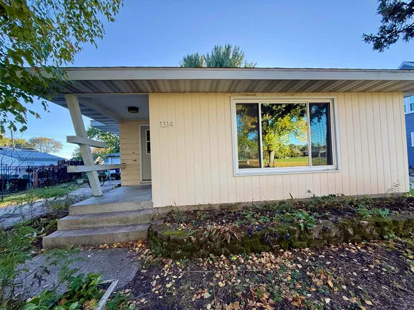 1314 Lasalle St, Janesville, WI 53546