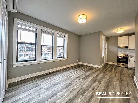 5th image of 3943 N Janssen Ave #N1