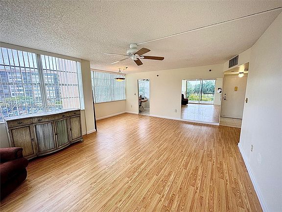 5th image of 1100 Saint Charles Pl APT 411