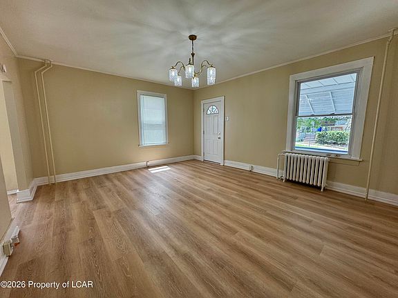 3rd image of 62 Jones St