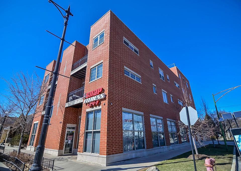 1st image of 4006 N Kilbourn Ave APT 3a