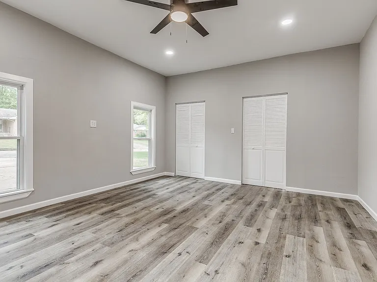 349 SE Rockwood Ave — Photo 44