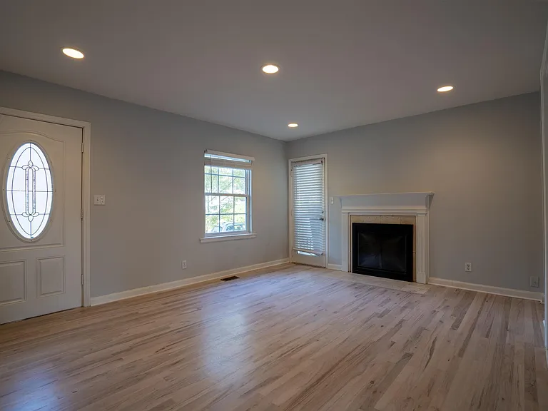 211 Sisson Ave NE — Photo 11