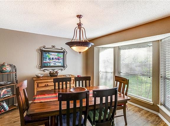 5th image of 804 Sunny Oaks Ct