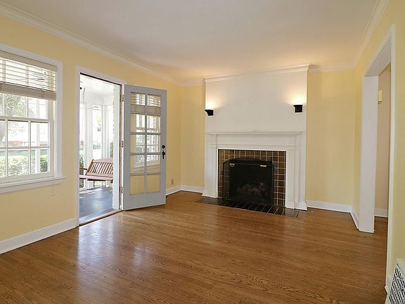4th image of 110 E 73rd St