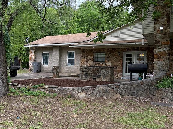 2nd image of 30 Lonnie Ln