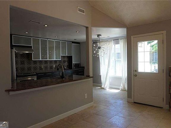 4th image of 626 Beaver Run Trce