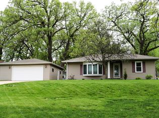 2703 Acorn Ln, Cedar Falls, IA 50613