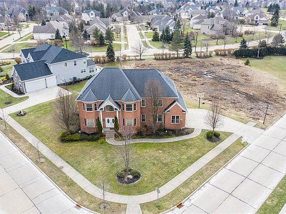 2nd image of 360 Glasgow Dr