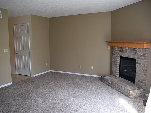 3rd image of 389 Angela Ln