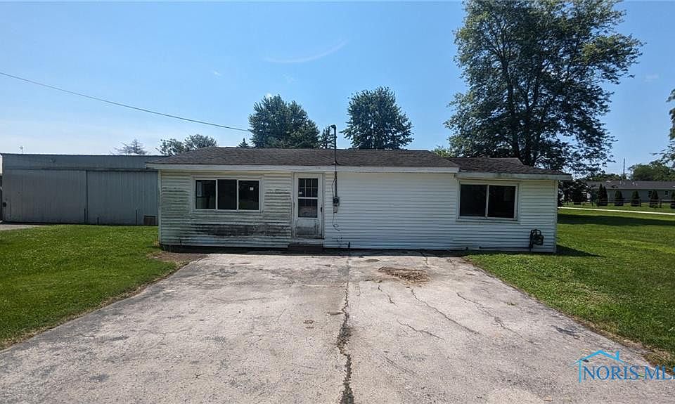 1st image of 902 E South St