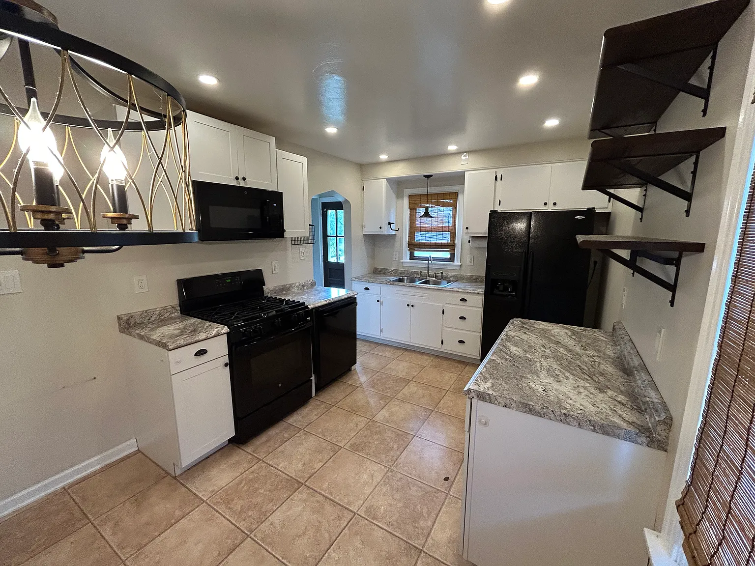 2 bed, 1250 sqft, $1,650 — Photo 4