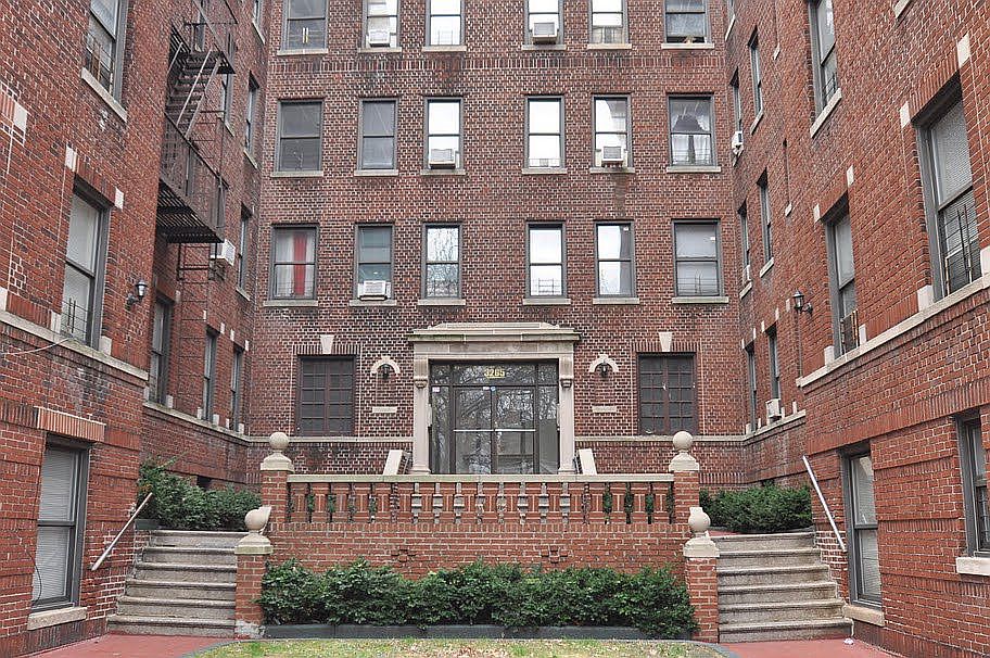 2nd image of 3265 Bainbridge Ave APT A22