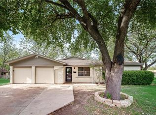 304 Thompson Ct, Saginaw, TX 76179