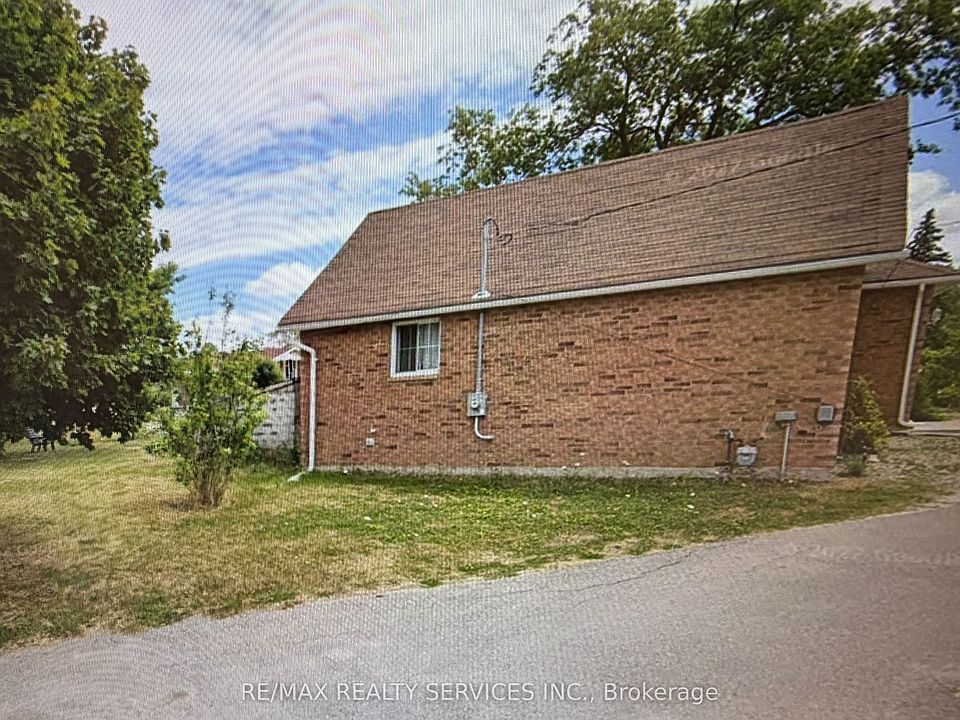 2nd image of 44 McLaughlin Rd S