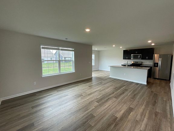 5th image of 182 Hamstead Dr