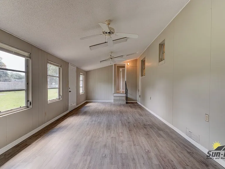 907 Hamilton St — Photo 13