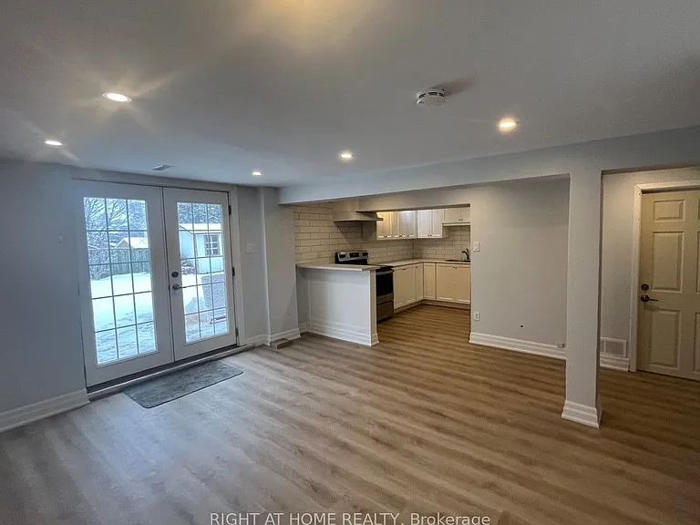 4203 Wheelwright Cres — Photo 2