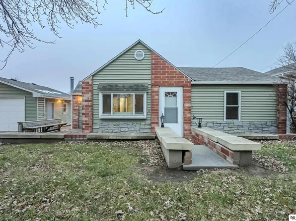 5034 S 53rd St, Omaha, NE 68117