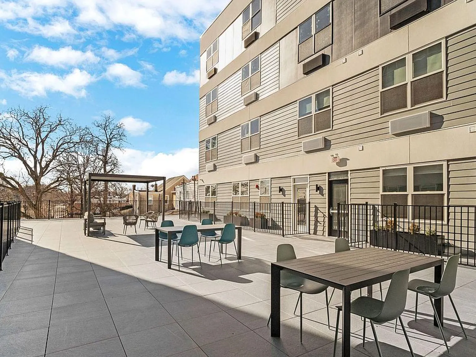 2 bed, 987 sqft, $1,950 — Photo 1